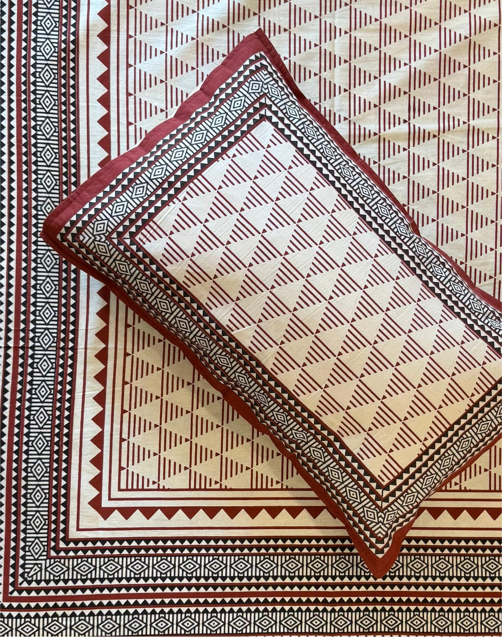 Patterned rug with geometric design on a matching background